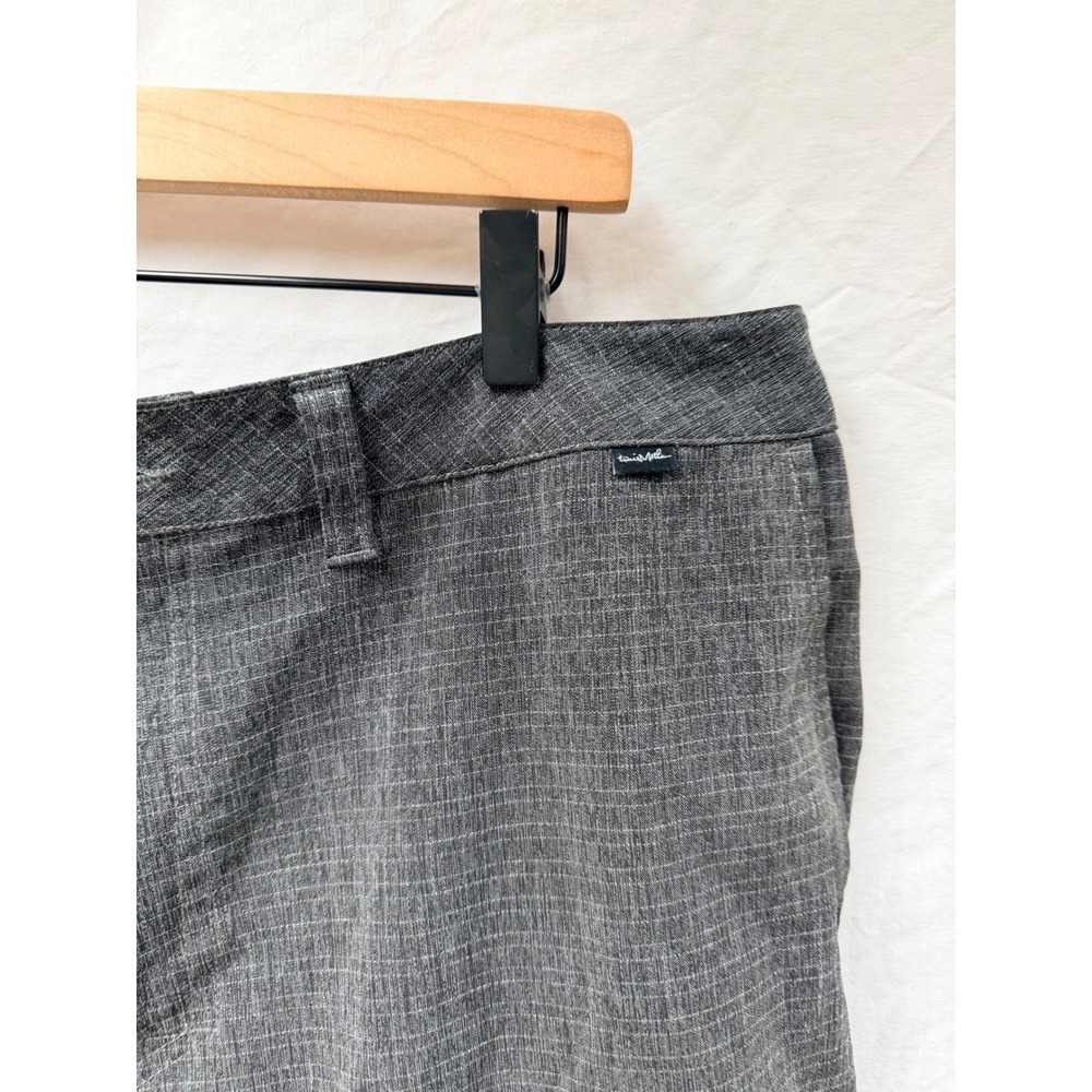 Travis Mathew Beck Mens Golf Shorts Dark Grey Heathered Size 38 Performance - Picture 4 of 7